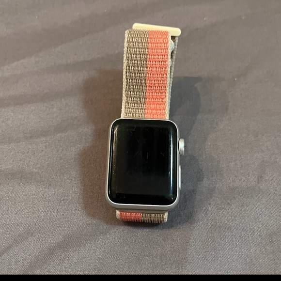Silver Apple Watch Series 3 38MM GPS